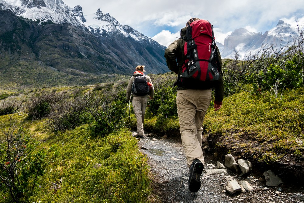 VIDEO: How to Pack a Backpack for Day Hiking on a Trail