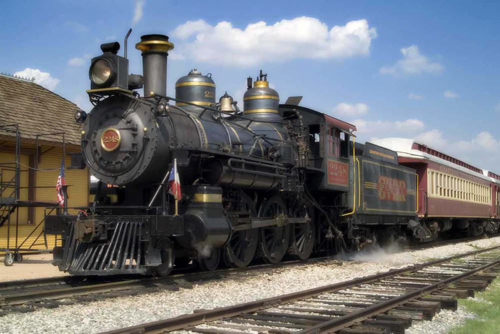 Hop Aboard Grapevine Vintage Railroad 1920's-Era Victorian Train Coaches | Grapevine, Texas, USA